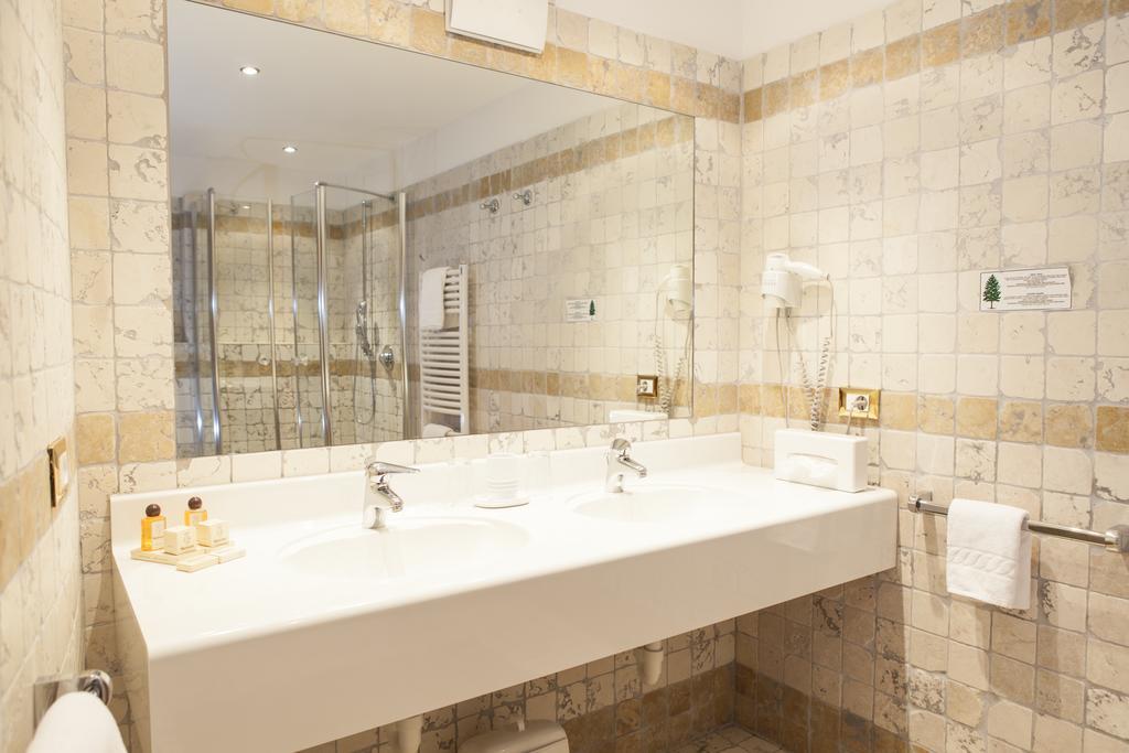Landhotel Tharerwirt Olang Oda fotoğraf